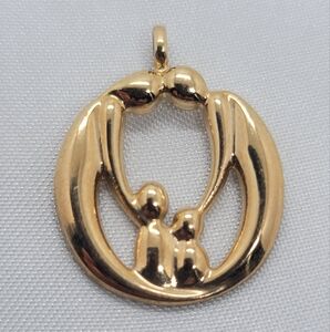 Vintage 14k Loving Family Pendant